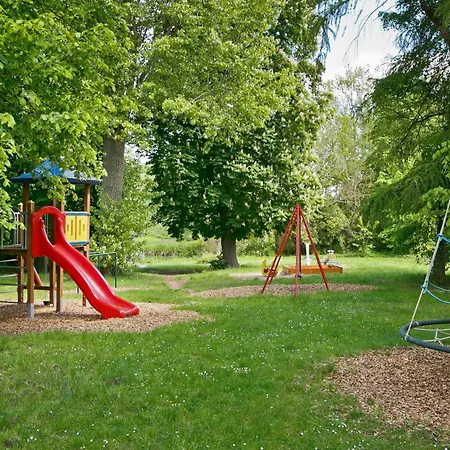 Knaus Campingpark Frickenhausen مكان تخييم *
