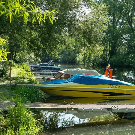 Knaus Campingpark Frickenhausen Фриккенхаузен-ам-Майн
